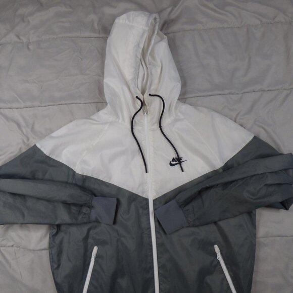 Nike Jacket Womens Small Gray White Full Zip Hooded Jacket Pockets running Runin - Picture 2 of 8